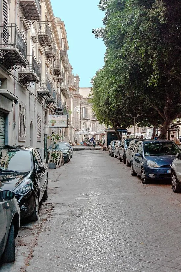L'Opera Buffa Bed & Breakfast Palermo 2*,